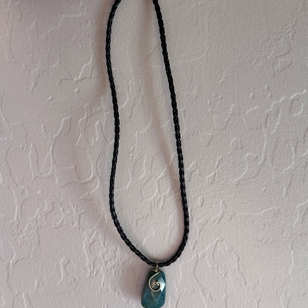 Elegant Black and Green Pendant Necklace